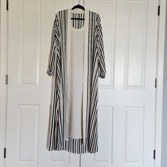 Dresses & Skirts - Flare Abaya Dress Striped Front Open Elasticated Cuffs Cream/ Black Size M